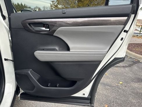 Used 2021 Toyota Highlander Limited image 48