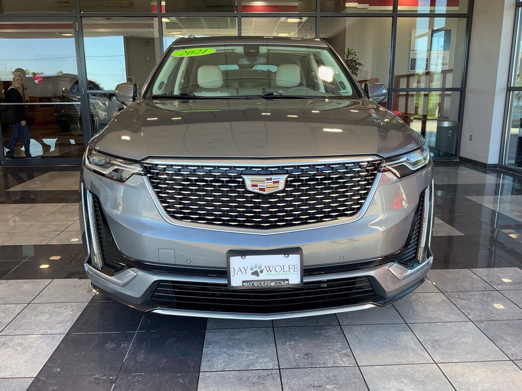 Used 2021 Cadillac XT6 Premium Luxury AWD/4WD image 2