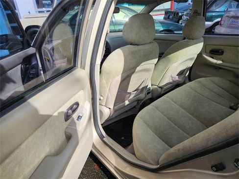 Used 2003 Hyundai Elantra GLS image 9