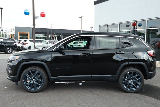 New 2026 Jeep Compass Latitude AWD/4WD image 9