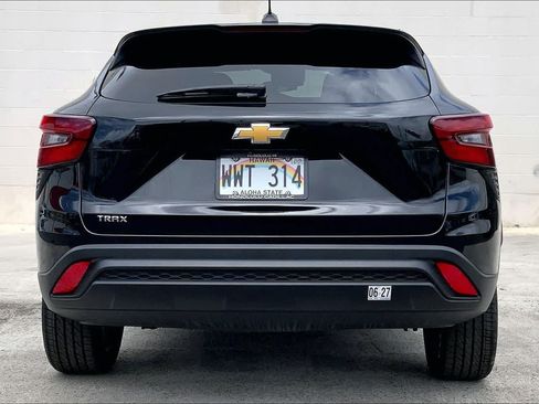 Used 2024 Chevrolet Trax LS w/ LS Convenience Package FWD image 5