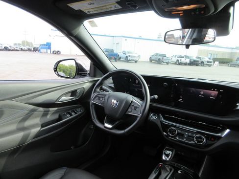 Used 2024 Buick Envista Sport Touring w/ Convenience I Package FWD image 23