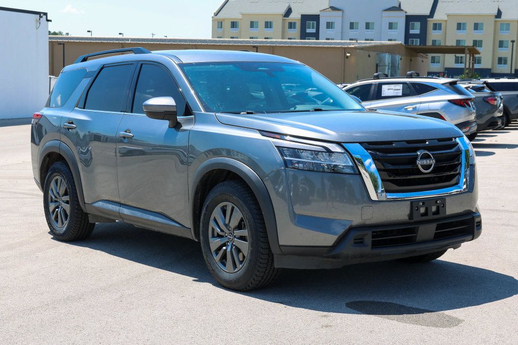 Used 2022 Nissan Pathfinder SV AWD/4WD image 1