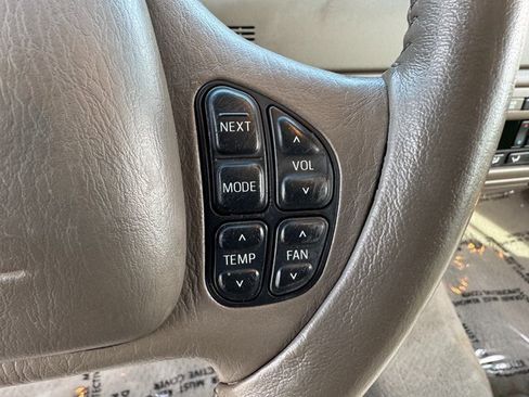 Used 1999 Lincoln Town Car Signature image 23