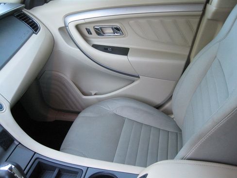 Used 2013 Ford Taurus SE image 22