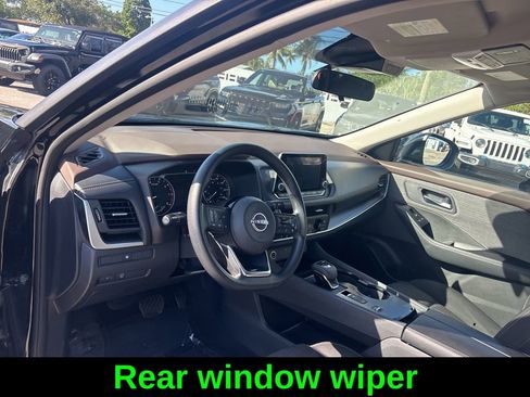 Used 2023 Nissan Rogue SV image 12