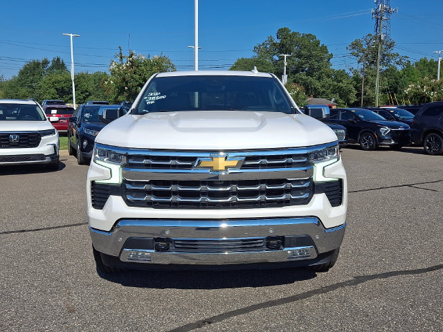 Used 2022 Chevrolet Silverado 1500 LTZ w/ Technology Package AWD/4WD image 2