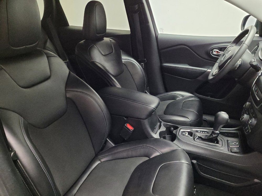 Used 2020 Jeep Cherokee Latitude Plus FWD image 19