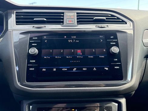 Used 2023 Volkswagen Tiguan SE FWD image 21