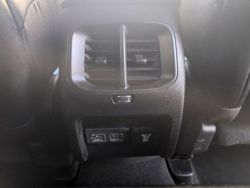 Used 2022 Jeep Cherokee Limited image 16