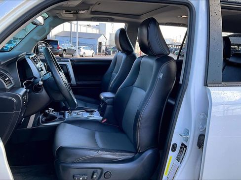 Used 2016 Toyota 4Runner SR5 Premium image 7