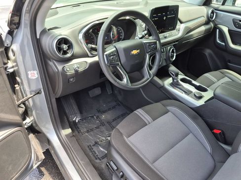 Used 2025 Chevrolet Blazer LT FWD image 11