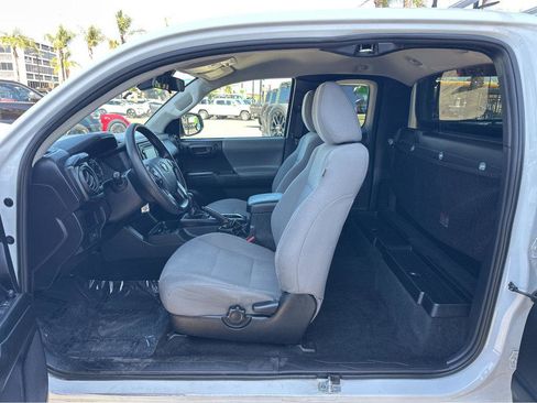 Used 2019 Toyota Tacoma SR image 17