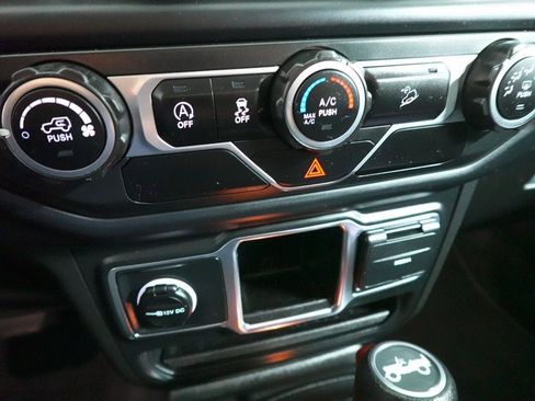 Used 2018 Jeep Wrangler Unlimited Sport image 23