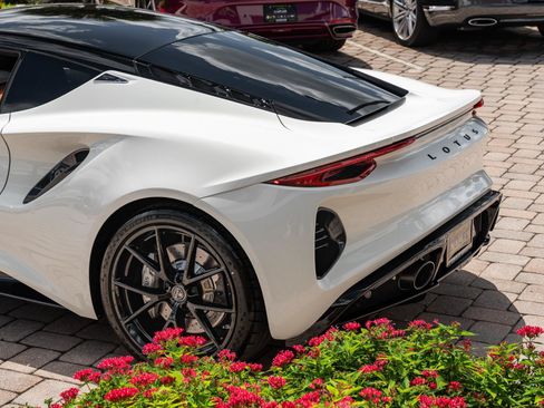 Used 2025 Lotus Emira RWD image 8