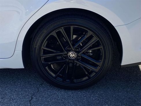 Used 2025 Toyota Camry SE image 8