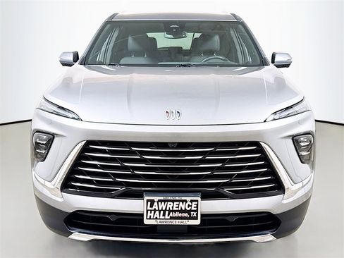 Used 2025 Buick Enclave Preferred image 2