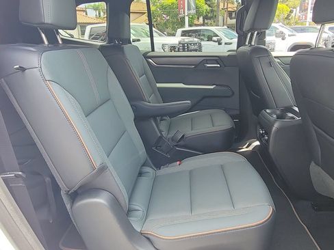 Used 2026 GMC Acadia AT4 w/ Luxury Package AWD/4WD image 27