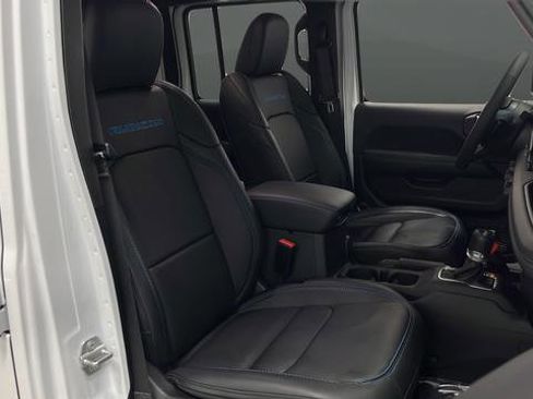Used 2025 Jeep Wrangler Unlimited Rubicon 4xe image 23