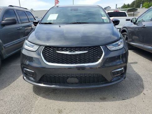 Certified 2023 Chrysler Pacifica Touring-L FWD image 2
