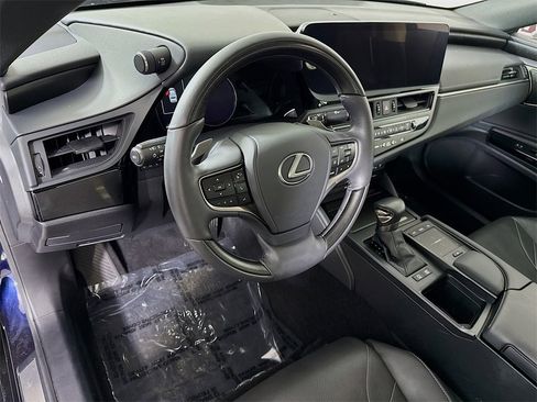 Used 2022 Lexus ES 300h w/ Luxury Package image 20