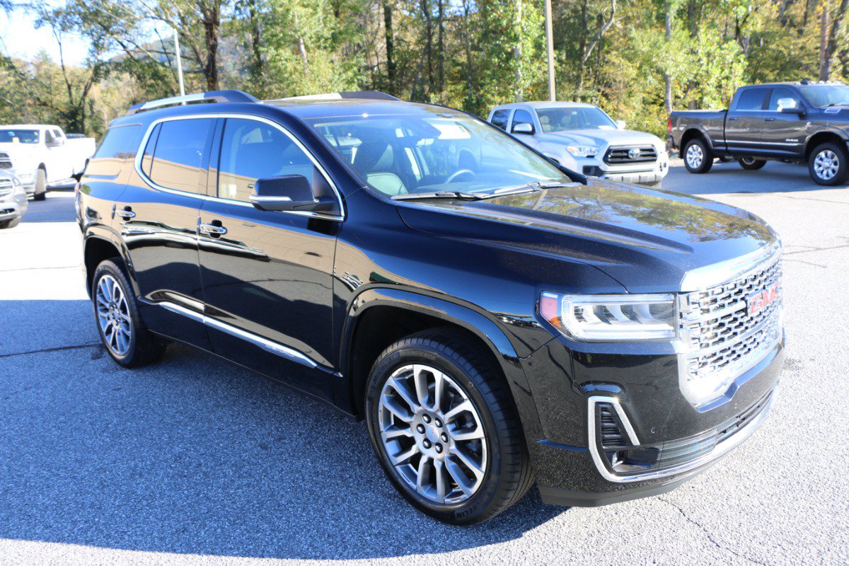 Used 2023 GMC Acadia Denali w/ Denali Ultimate Package FWD image 10