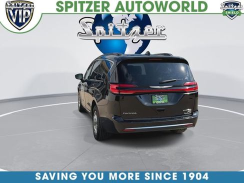 Used 2023 Chrysler Pacifica Limited AWD/4WD image 8