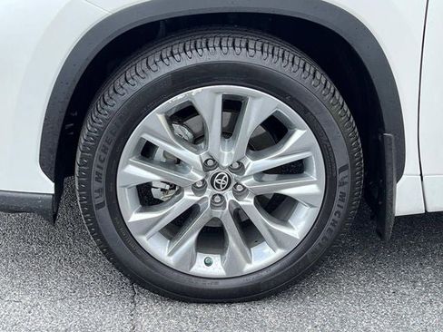Used 2021 Toyota Highlander Limited image 11