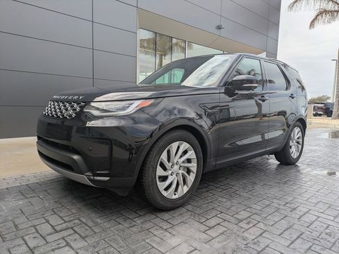 Certified 2025 Land Rover Discovery S image 9