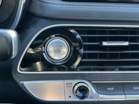 Used 2023 Genesis G70 2.0T image 35