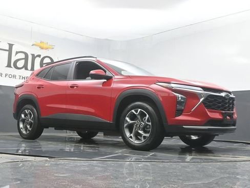 New 2026 Chevrolet Trax LT w/ Driver Confidence Package image 2