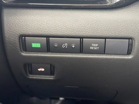 Used 2025 Nissan Sentra SV FWD image 27