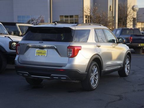 Used 2022 Ford Explorer XLT w/ Equipment Group 202A image 6