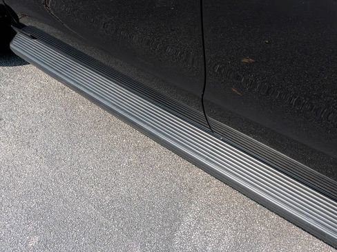 Used 2025 Ford Expedition Active RWD image 3