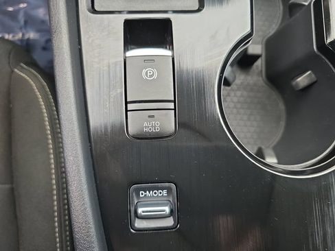 Used 2025 Nissan Rogue S FWD image 28