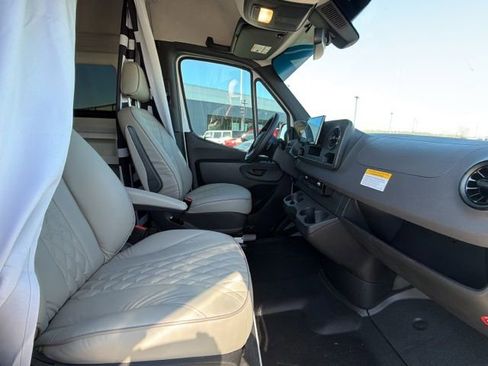 Used 2023 Mercedes-Benz Sprinter 2500 image 23