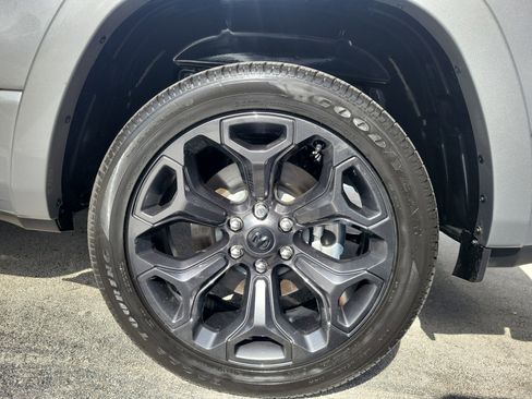 Used 2024 RAM 1500 Limited image 28