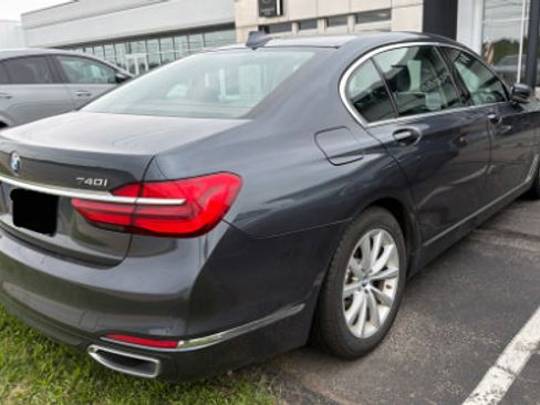 Used 2018 BMW 740i xDrive AWD/4WD image 3