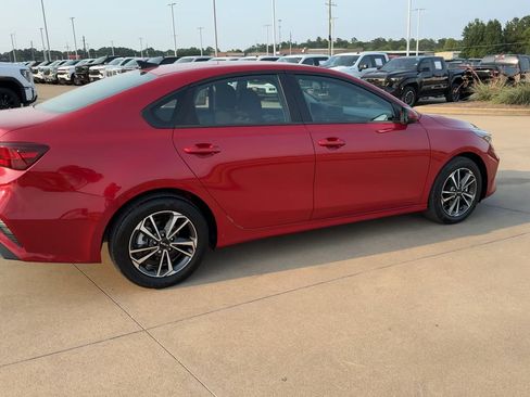 Used 2024 Kia Forte LXS FWD image 9