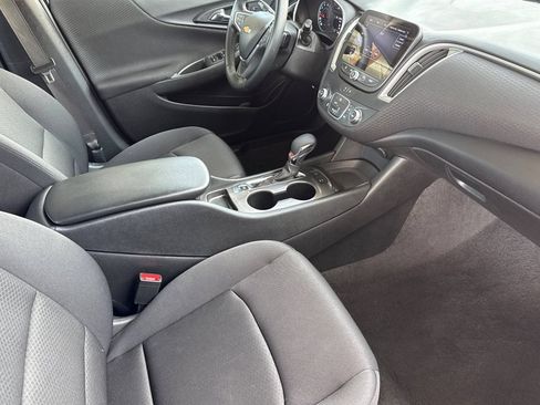 Used 2025 Chevrolet Malibu RS FWD image 23