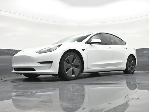 Used 2022 Tesla Model 3 Standard Range RWD image 22