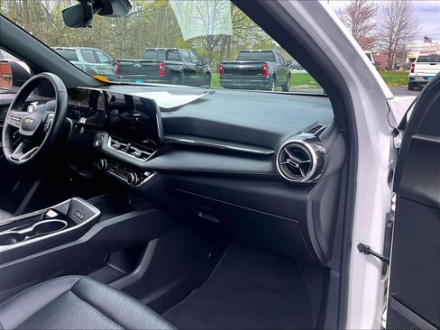 Used 2025 Chevrolet Equinox LT w/ Convenience Package II image 13