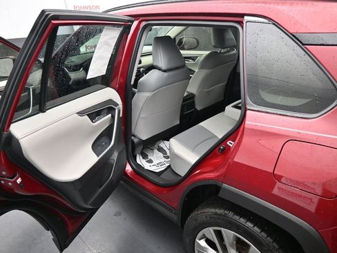 Used 2020 Toyota RAV4 Limited image 25