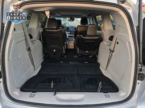 Used 2023 Chrysler Pacifica Limited FWD image 26