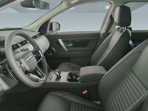 Used 2025 Land Rover Discovery Sport S image 5