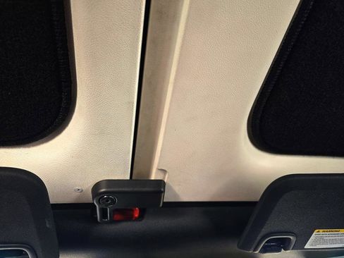 Used 2015 Jeep Wrangler Unlimited Rubicon w/ Connectivity Group image 16