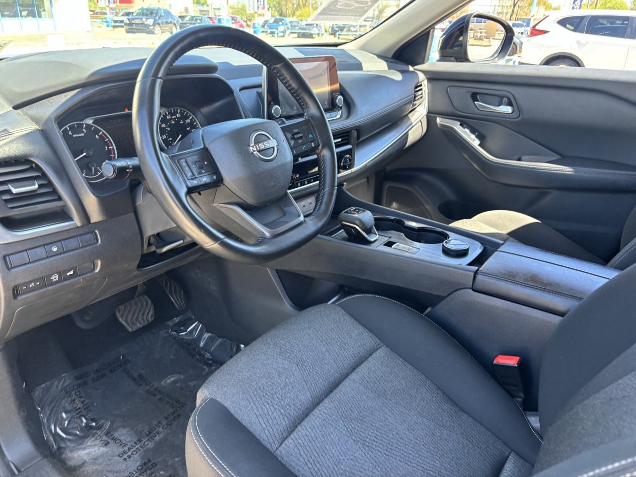 Used 2025 Nissan Rogue SV AWD/4WD image 16