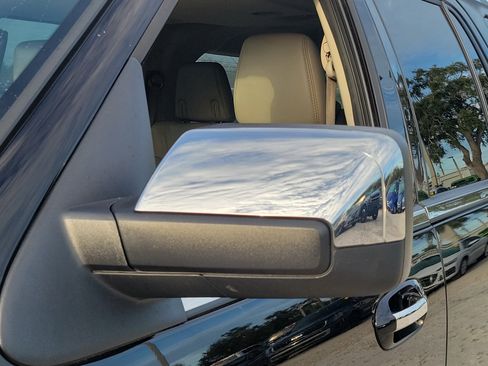 Used 2017 Lincoln Navigator Select image 11