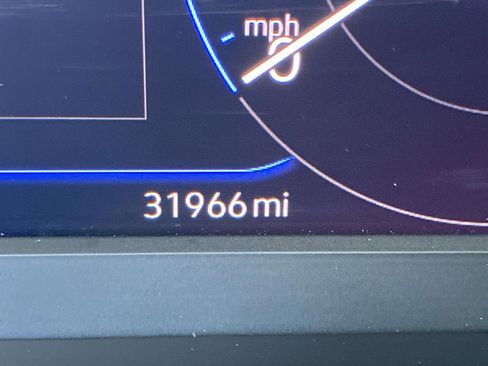 Certified 2022 Volkswagen Taos SEL image 6