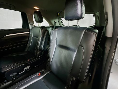 Used 2019 Toyota Highlander XLE image 23